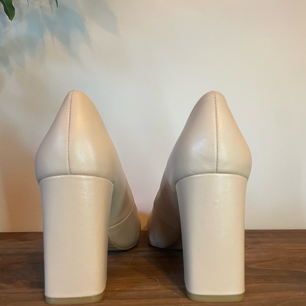 Le Chateau Women's Classic Cream Leather Block Heels - Picture 7 of 11